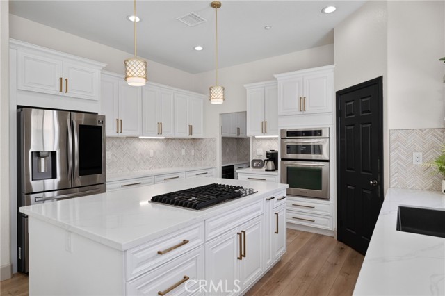8067 Terraza Court, Riverside CA: https://media.crmls.org/medias/8efeefcc-41a6-425a-8401-37113c880320.jpg