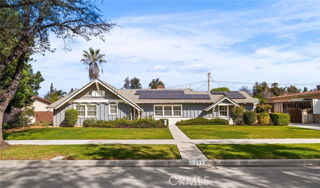 Detail Gallery Image 2 of 34 For 209 Anita Ct, Redlands,  CA 92373 - 3 Beds | 2 Baths