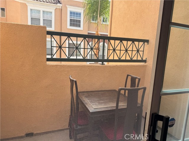5 Arese Aisle, Irvine CA: https://media.crmls.org/medias/8effe6ec-1e13-4c41-a3ba-9a85f4fd93a9.jpg