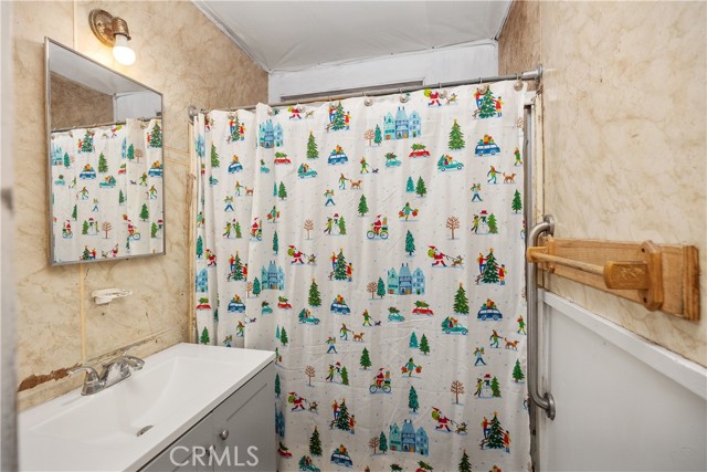 Detail Gallery Image 8 of 11 For 2709 W Saint Gertrude Pl, Santa Ana,  CA 92704 - 3 Beds | 1 Baths