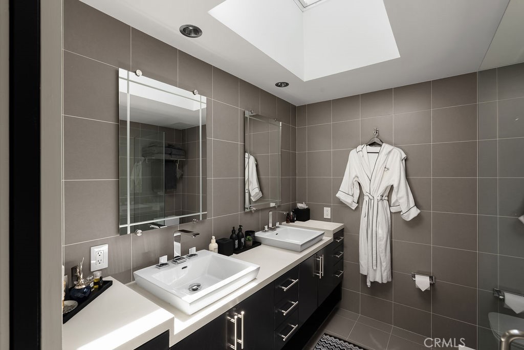 8f00cc8d 35d5 4721 Befa 7f11d4064fc7