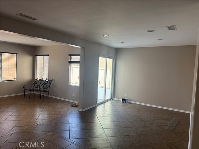 1132 N Yucca Avenue, Rialto CA: https://media.crmls.org/medias/8f012e4d-b484-4cd0-8111-a0f2efac9735.jpg
