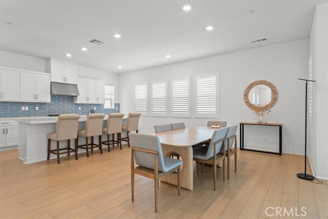 352 Merit, Irvine CA: https://media.crmls.org/medias/8f01a048-206e-42a3-97f2-f5ccc5ffd741.jpg