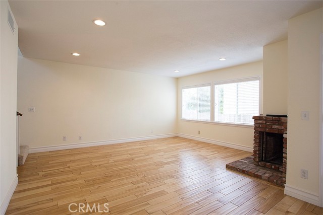 Detail Gallery Image 2 of 17 For 1420 12th St #3,  Manhattan Beach,  CA 90266 - 3 Beds | 2/1 Baths