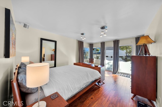 Detail Gallery Image 15 of 27 For 760 Manhattan Beach Blvd #B,  Manhattan Beach,  CA 90266 - 3 Beds | 3 Baths