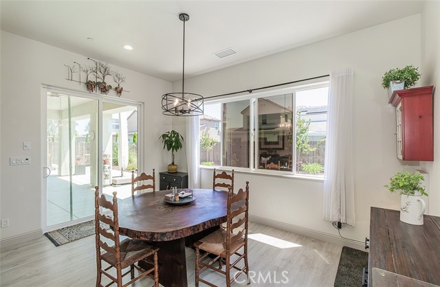 Detail Gallery Image 14 of 53 For 1523 N Ryan Ave, Clovis,  CA 93619 - 5 Beds | 4 Baths