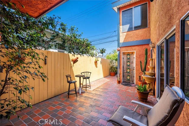 537 3rd Street, Manhattan Beach CA: https://media.crmls.org/medias/8f036618-179f-43d2-a1ee-ae6a66c7db7f.jpg