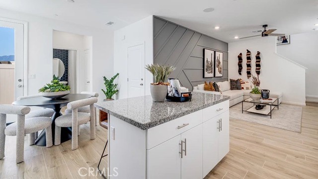 Detail Gallery Image 4 of 20 For 1303 Galaxy Way, Rialto,  CA 92376 - 3 Beds | 2/1 Baths