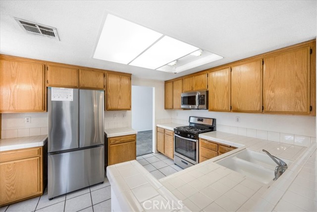 881 Sussex N, San Jacinto CA: https://media.crmls.org/medias/8f0485a3-6361-47f2-a748-373aa5bba067.jpg