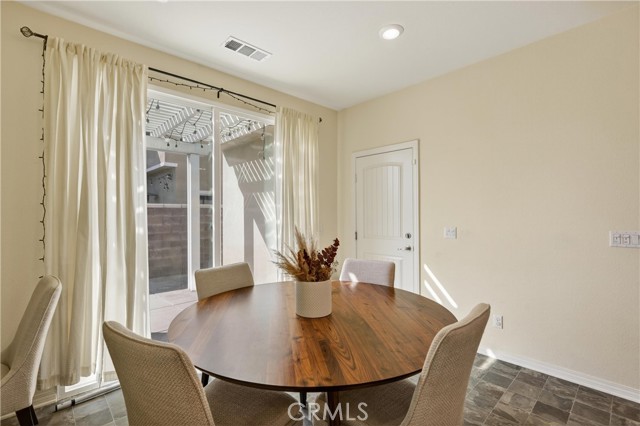 16765 Stags Leap Lane, Fontana CA: https://media.crmls.org/medias/8f049240-b321-4303-bf3d-beb18827a0c0.jpg