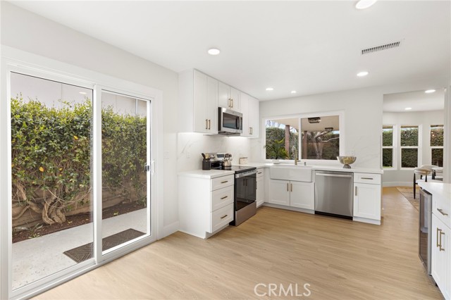 Detail Gallery Image 5 of 36 For 7848 Calmcrest Dr, Downey,  CA 90240 - 3 Beds | 2/1 Baths