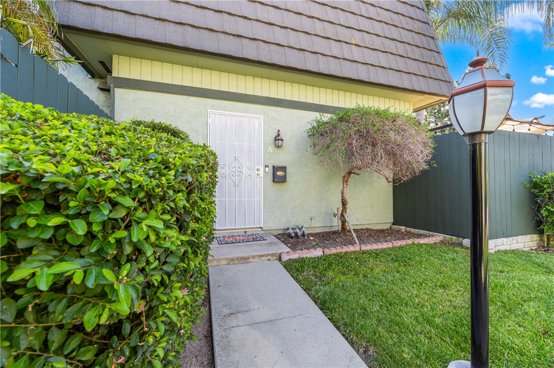 Detail Gallery Image 5 of 44 For 1632 Iowa a,  Costa Mesa,  CA 92626 - 2 Beds | 1 Baths
