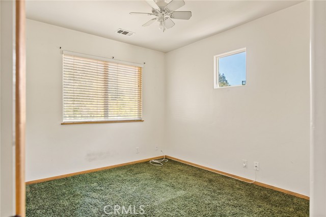 Detail Gallery Image 15 of 29 For 2135 Spring Oak Dr, Running Springs,  CA 92382 - 3 Beds | 2/1 Baths