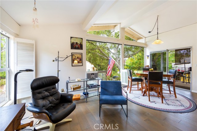 Detail Gallery Image 2 of 11 For 4214 Tosca Rd, Woodland Hills,  CA 91364 - 2 Beds | 2 Baths