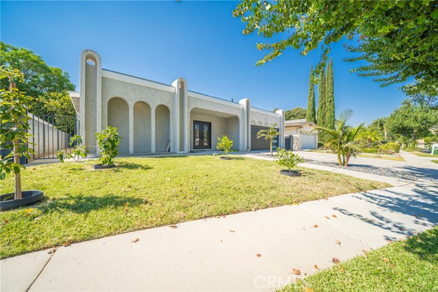 Detail Gallery Image 5 of 57 For 22046 Kinzie St, Chatsworth,  CA 91311 - 3 Beds | 3 Baths
