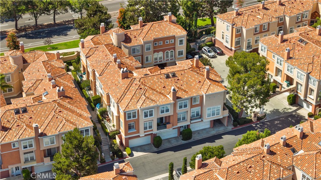 https://media.crmls.org/medias/8f0778d3-2ac4-4ce0-a5a1-604305ad9e79.jpg?preset=X-Large