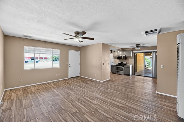 Detail Gallery Image 3 of 43 For 6243 Mojave, Twentynine Palms,  CA 92277 - 3 Beds | 2 Baths