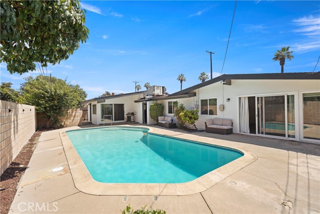 Detail Gallery Image 2 of 15 For 445 W Rowland St, Covina,  CA 91723 - 4 Beds | 3 Baths