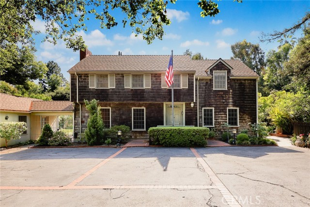 85 S San Rafael Avenue, Pasadena CA: https://media.crmls.org/medias/8f081f7c-8f7f-409a-927e-1e872c4967de.jpg