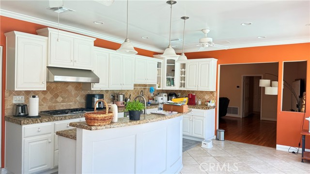 17922 Romelle Avenue, North Tustin CA: https://media.crmls.org/medias/8f0888a1-963f-48a5-b2ad-5677b0366357.jpg