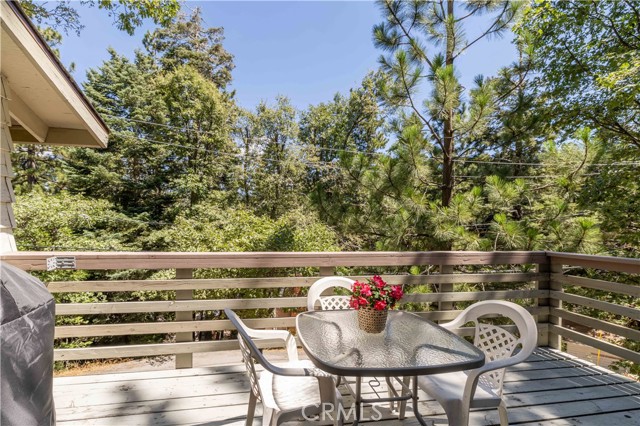 Detail Gallery Image 9 of 37 For 860 E Victoria Ct, Lake Arrowhead,  CA 92352 - 2 Beds | 1/1 Baths