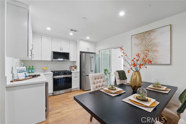 8142 Vantage Avenue, North Hollywood CA: https://media.crmls.org/medias/8f0a1587-a406-4203-b386-f09f9b347d4b.jpg