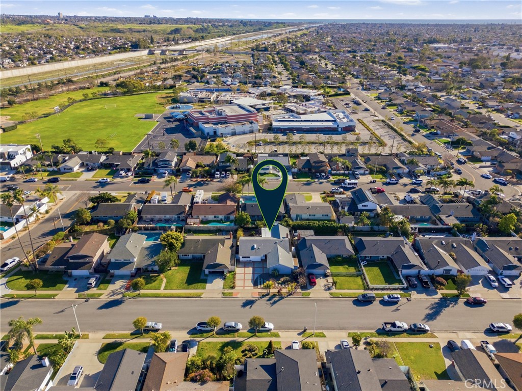 https://media.crmls.org/medias/8f0ae77c-ddf6-43a6-b55a-0357f91384f5.jpg?preset=X-Large