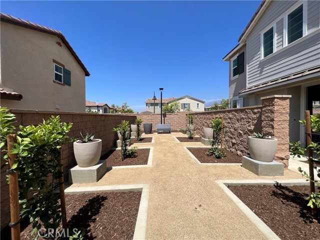 16036 Olivas Lane, Fontana CA: https://media.crmls.org/medias/8f0b16d9-2fc8-4d15-8a44-1d527a018245.jpg