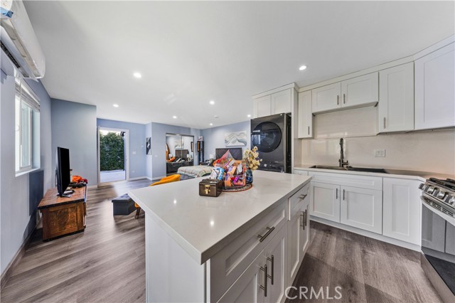 Detail Gallery Image 9 of 32 For 20200 Lassen, Chatsworth,  CA 91311 - 12 Beds | 11 Baths