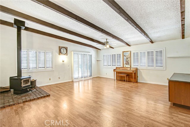 Detail Gallery Image 6 of 17 For 16510 Iris, Fontana,  CA 92335 - 3 Beds | 2 Baths