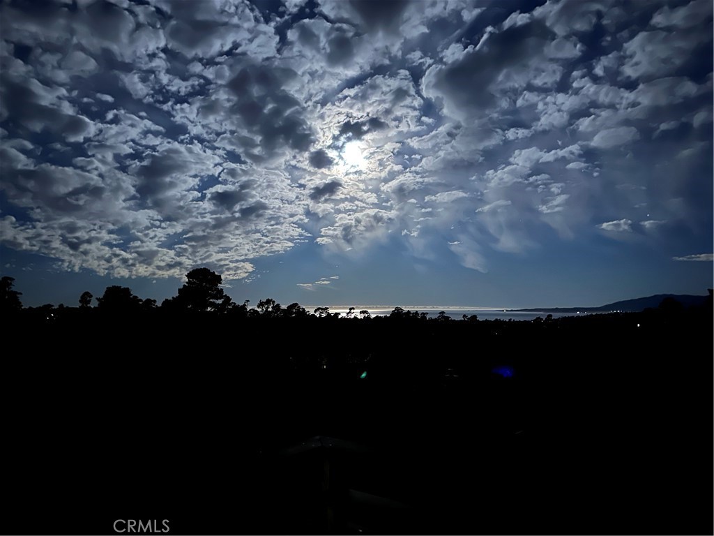 https://media.crmls.org/medias/8f0e00e9-0197-4240-9255-91d3516014b1.jpg?preset=X-Large