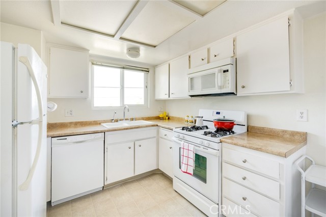 10260 Plainview Avenue, 11 photo 8