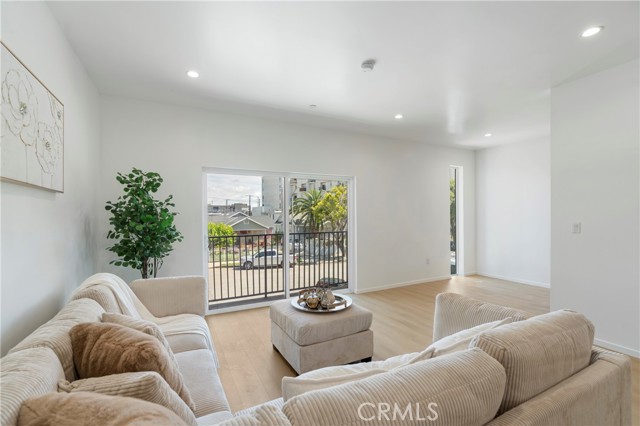 Detail Gallery Image 9 of 27 For 2517 Alsace #1/2,  Los Angeles,  CA 90016 - 3 Beds | 4 Baths