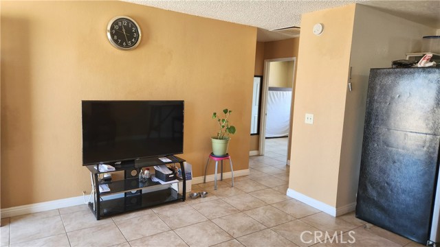 10655 Cochiti Road, Apple Valley CA: https://media.crmls.org/medias/8f0ebe01-61a1-4127-bd25-377ae65cac63.jpg