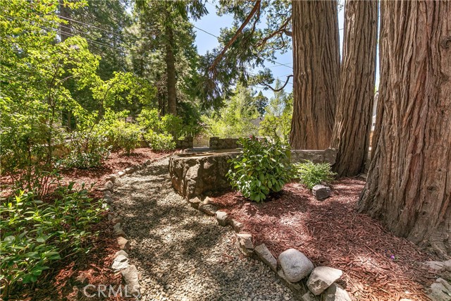 187 Cedar Circle Circle, Lake Arrowhead CA: https://media.crmls.org/medias/8f0f18f4-9c61-46c4-941c-8bc6b99f92c2.jpg
