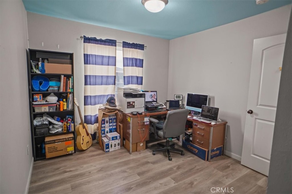 https://media.crmls.org/medias/8f0f916d-b0d4-441f-89c7-13acb0840aa6.jpg?preset=X-Large