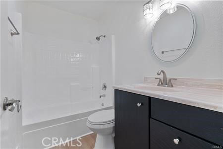 https://media.crmls.org/medias/8f0f97bc-7274-4e1c-94bf-f4a8edc3650a.jpg?preset=X-Large