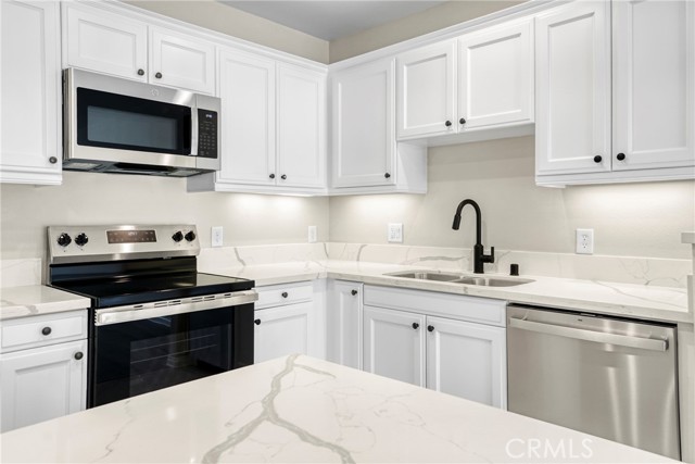 Detail Gallery Image 5 of 26 For 3740 Santa Rosalia Dr #416,  Los Angeles,  CA 90008 - 1 Beds | 1 Baths