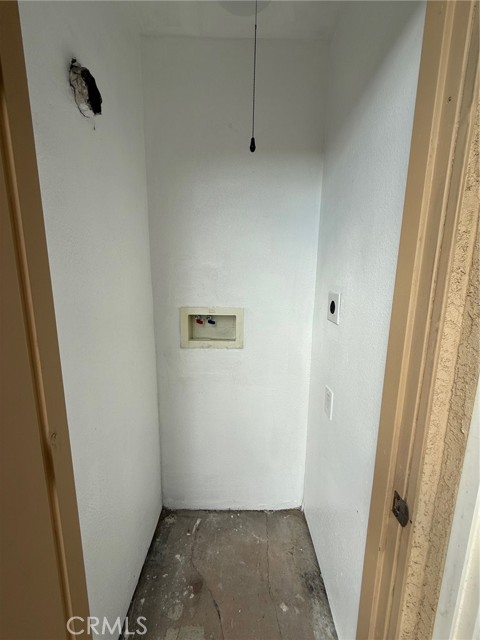https://media.crmls.org/medias/8f0fc547-4719-4f3c-b68e-70c3f4fec8dd.jpg