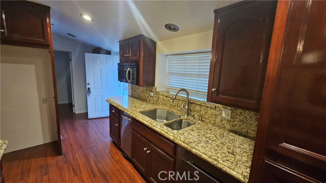 Detail Gallery Image 9 of 18 For 141 Pleasant View Ave, Colton,  CA 92324 - 2 Beds | 2 Baths