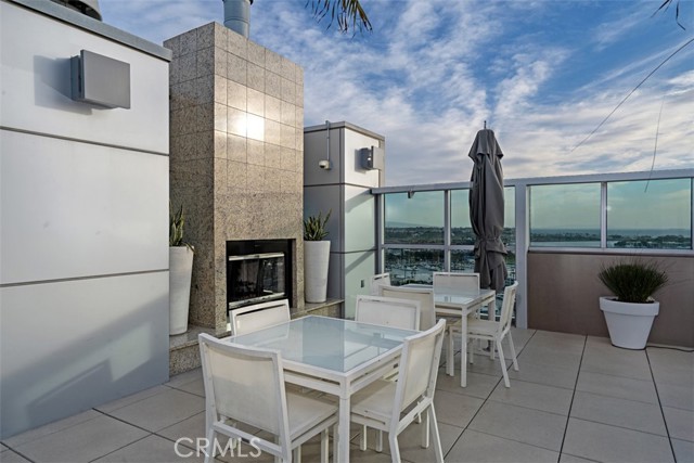 Detail Gallery Image 16 of 29 For 13700 Marina Pointe Dr #405,  Marina Del Rey,  CA 90292 - 3 Beds | 2/1 Baths