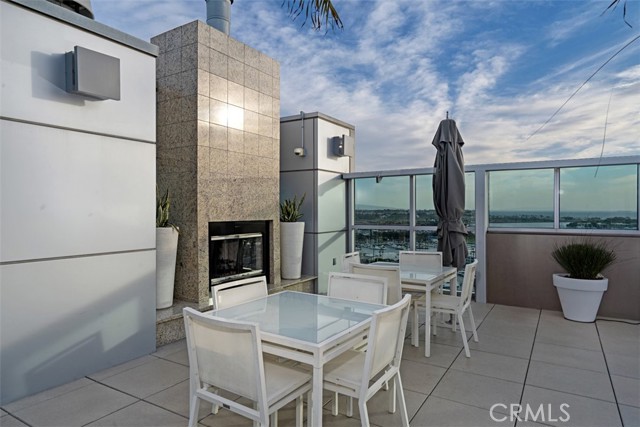 Detail Gallery Image 16 of 29 For 13700 Marina Pointe Dr #405,  Marina Del Rey,  CA 90292 - 3 Beds | 2/1 Baths