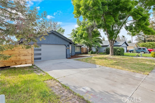 1967 N Ventura Avenue, Farmersville CA: https://media.crmls.org/medias/8f126eac-3439-44cb-bddc-d5131873ef05.jpg