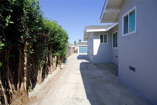 235 E Eldridge, Long Beach CA: https://media.crmls.org/medias/8f137256-237d-4454-919d-6c701ed6f01a.jpg