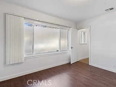https://media.crmls.org/medias/8f145f7a-478f-4a02-924f-fb6ad0f5560d.jpg?preset=X-Large