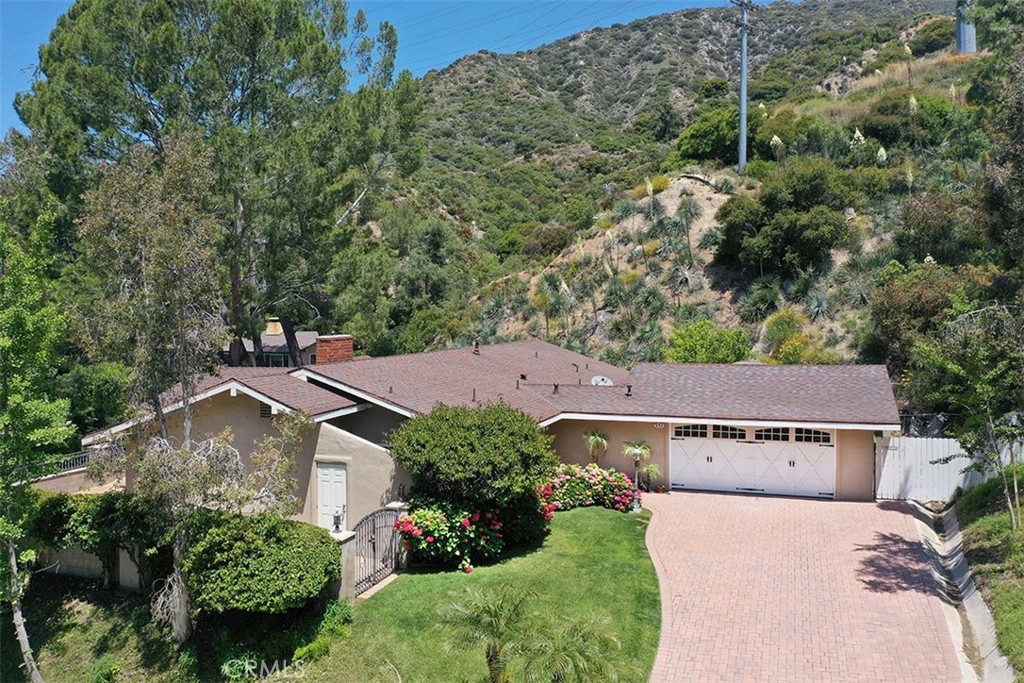 935 Bay Tree