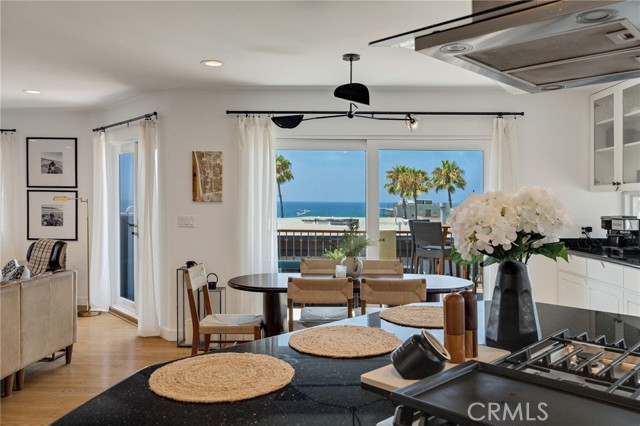 1111 Manhattan Ave, Hermosa Beach CA: https://media.crmls.org/medias/8f15638a-78a9-48d9-a056-e833c8e43d83.jpg