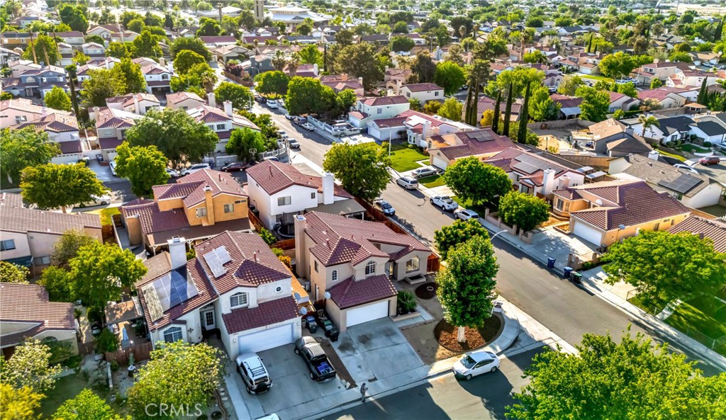 https://media.crmls.org/medias/8f15be80-bcba-41e0-9e8e-c3e6193dd8cd.jpg?preset=X-Large