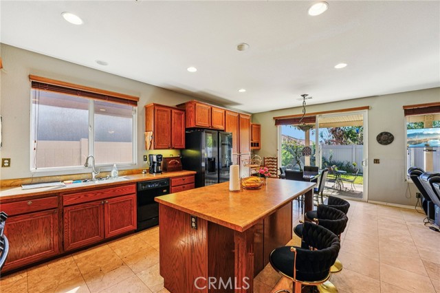 Detail Gallery Image 4 of 22 For 1471 Hunter Moon Way, Beaumont,  CA 92223 - 4 Beds | 2 Baths