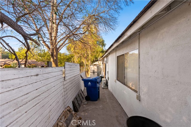 Image 17 of 29 For 10539 Floralita Avenue